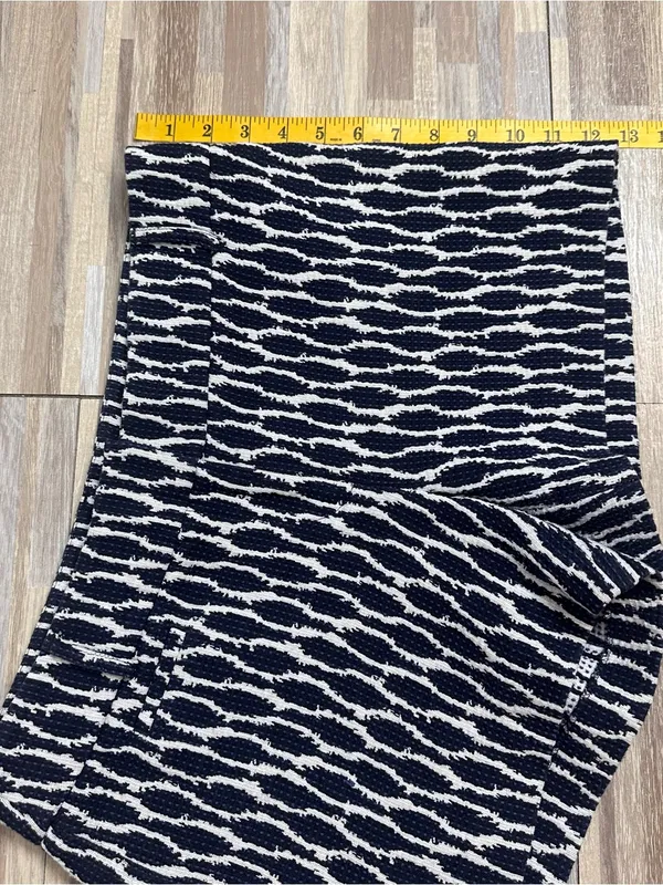 LOFT Navy and White Textured Pattern High Waist Shorts Women’s Size 4 - Image 2