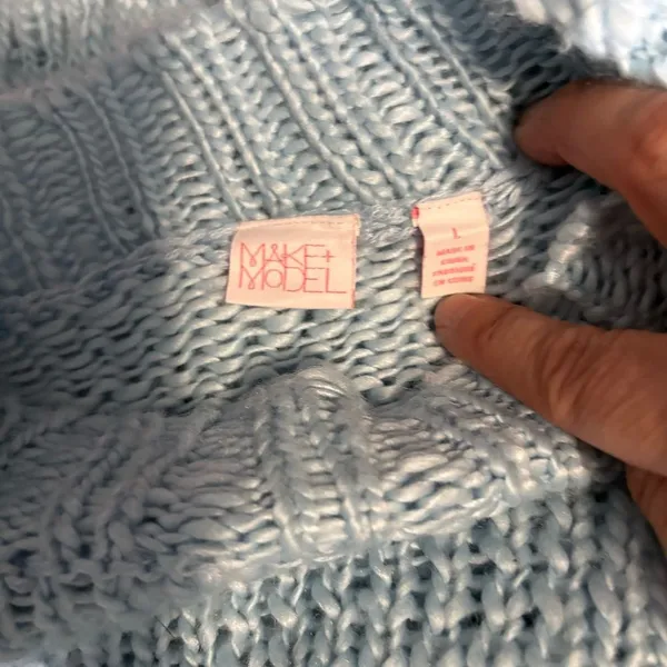 Make + Model Light Blue Sweater with Alpaca Design L over side Size L - Image 3