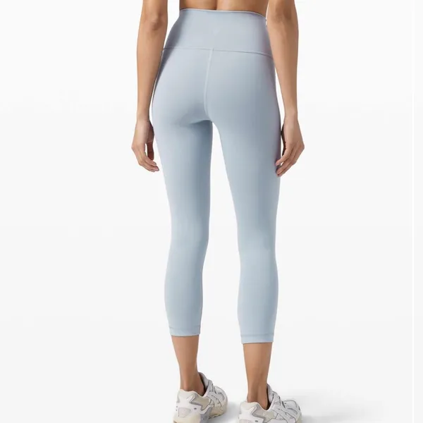 Lululemon Wunder Train High-Rise 21” Crop Leggings in Chambray - Image 2