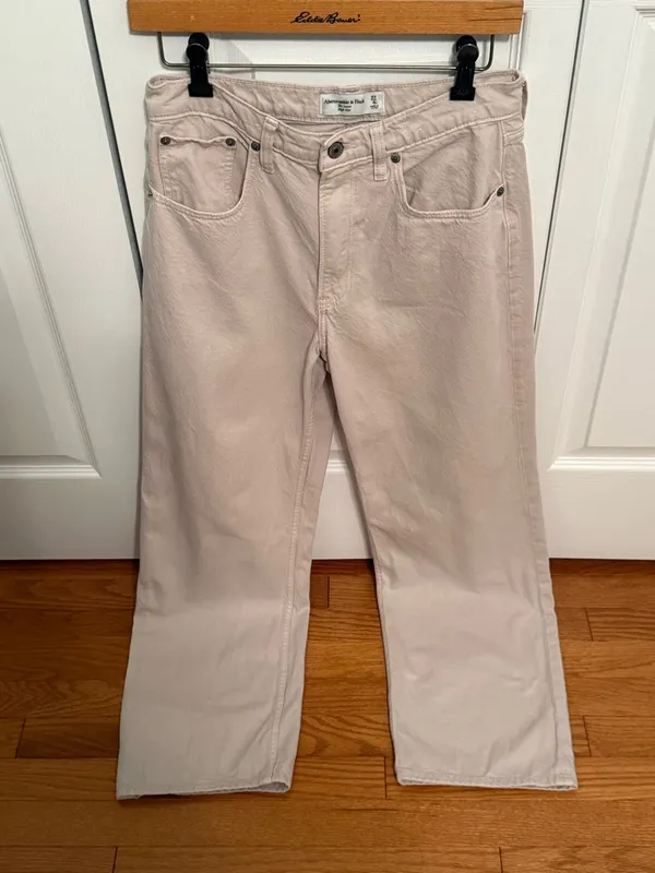 Abercrombie & Fitch The Loose High Rise Jeans in Beige - Image 2