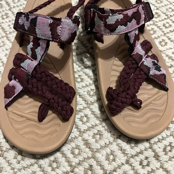 MEGNYA Burgundy and Pink Athletic Sandals - Image 4