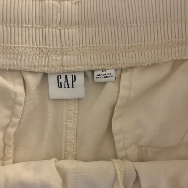 GAP Cream Linen Shorts - Image 3