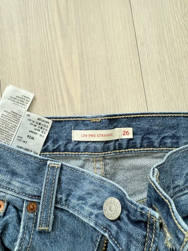 Levi’s Low Pro Women’s Straight Jeans in breath-out medium wash - Image 5