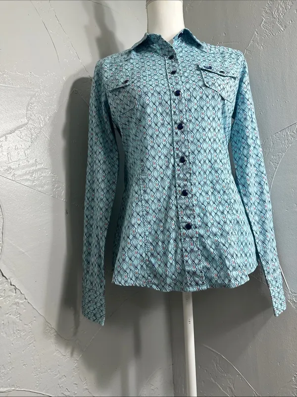 Cinch Women's Light Blue Printed Button-Down Shirt - Image 9