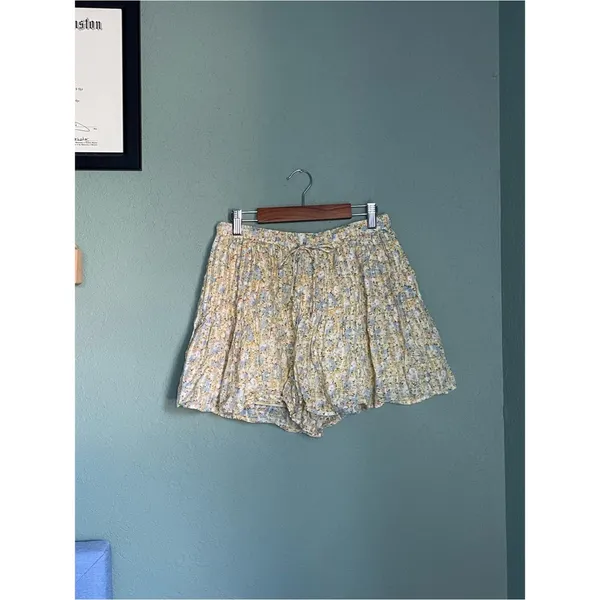 American Eagle High Waisted Flowy Short  Size Small Yellow Floral Ditsy Print - Image 2