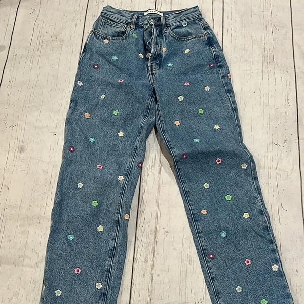 Pacsun blue floral high waisted jeans - Image 4