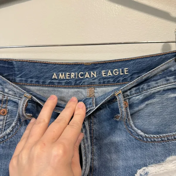 American Eagle Medium Wash High Waisted 90s Boyfriend Short Distressed Size 4 - Image 5