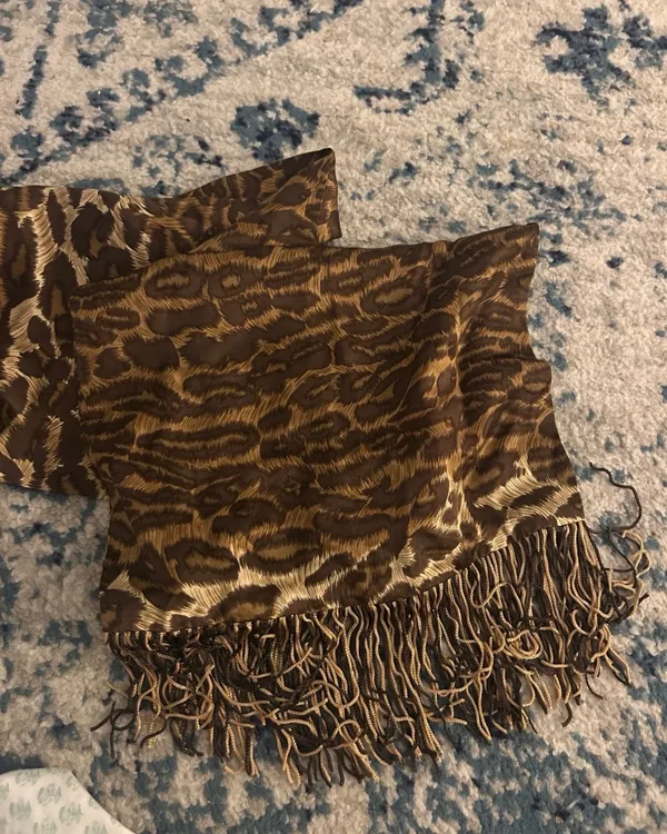 Vintage Cheetah Print Fringe Scarf - Image 2