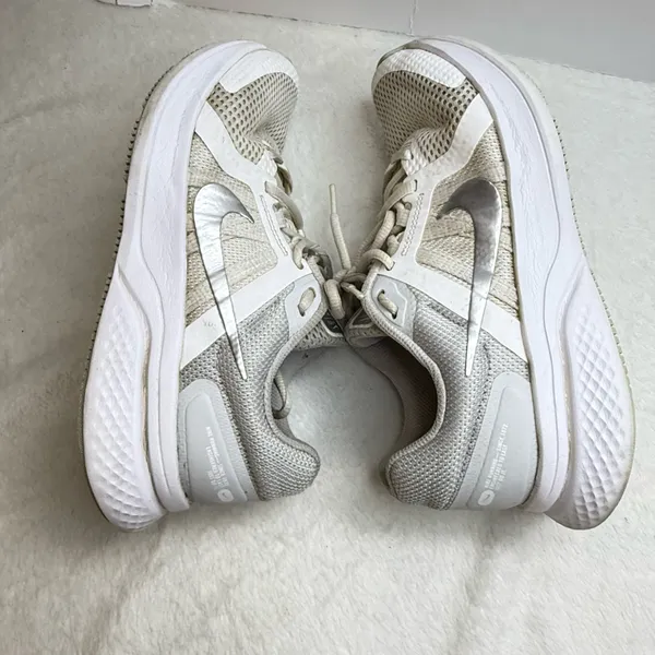 Nike Damskie buty do biegania Run Swift 2 Jasnobrązowe złoto Białe Women’s 6.5 - Image 5