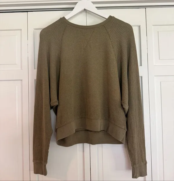 Beyond Yoga green waffled pullover size M - Image 2