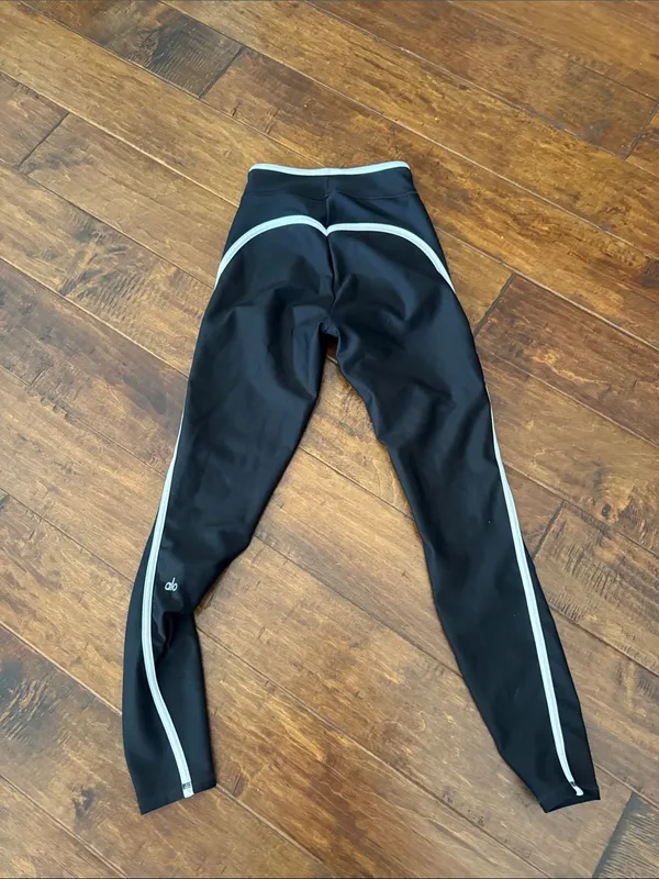 ALO Yoga Black Leggings with Trim - Image 5