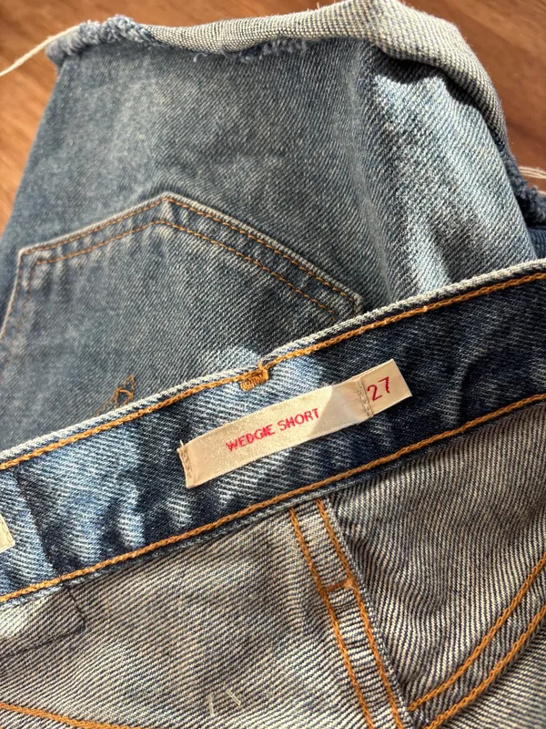 Levi’s Wedgie Jean Shorts 501 - Image 6