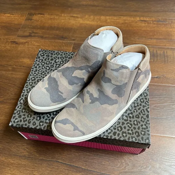 Me Too camo ankle booties - Image 6
