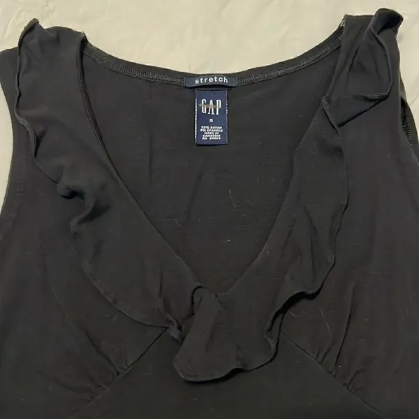 Gap size small black sleeveless ruffle neck knit top GUC - Image 3