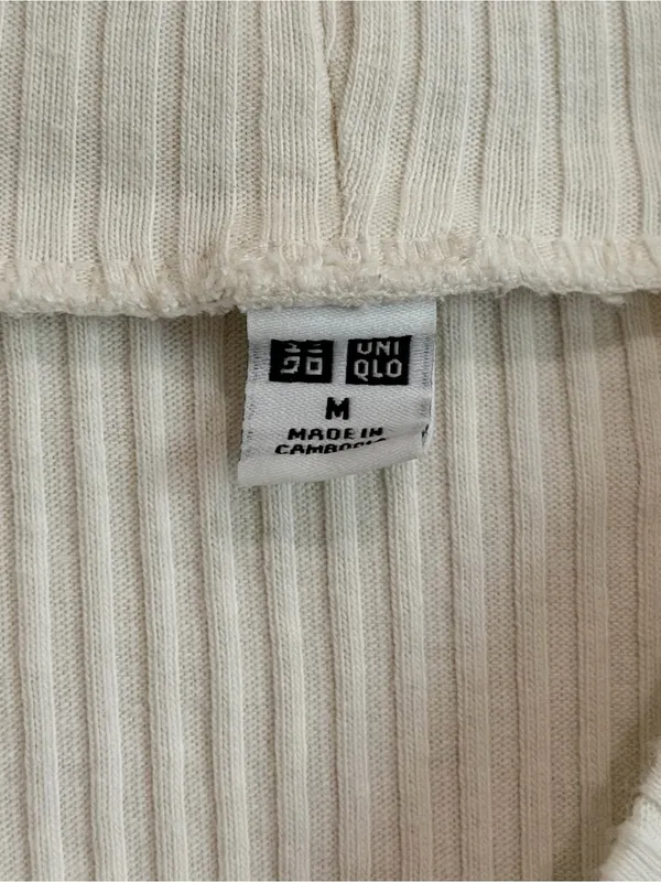 Uniqlo Ribbed Mock Neck Long-Sleeve Slim Fit Top in Off White Size Medium - Image 7