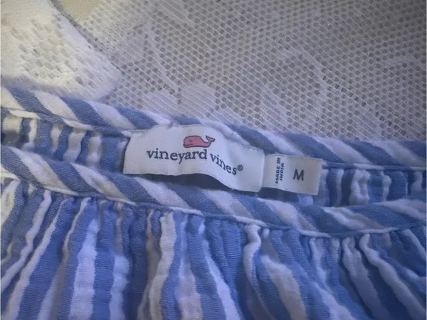 Vineyard Vines Blue and White Striped Ruffled Shoulder Tank Top sz M - Image 2