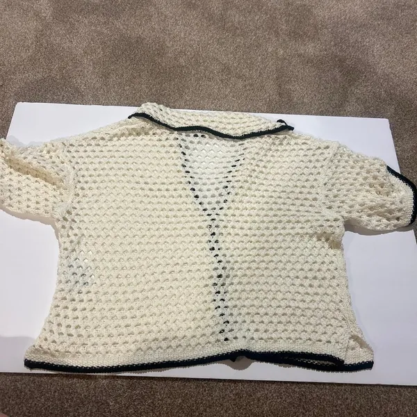 H-m Women's Cream and White Shirt - Image 3
