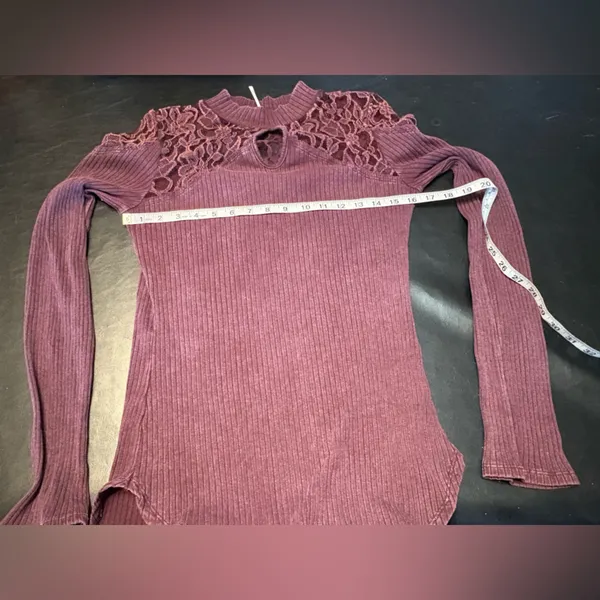 Free People Lace Keyhole Burgundy Acid Wash Ribbed Long Sleeve Top Size Large - Image 8
