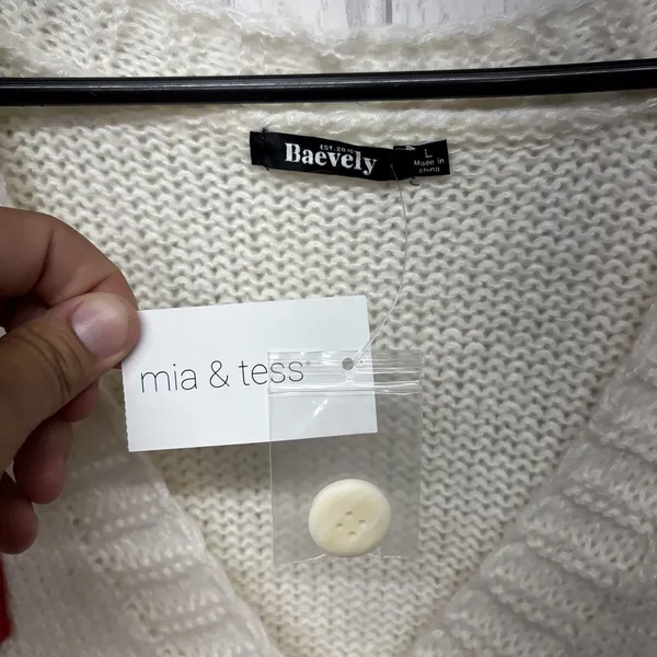Womens Size L MIA & Tess Heart Cardigan NWT - Image 3