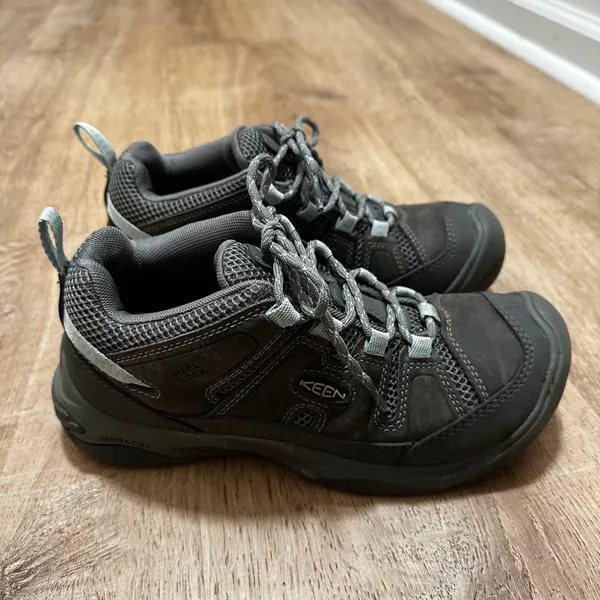 Keen | Women's Circadia Gray Leather Mesh Low Top Trail Hiking Shoes, Size 7 - Image 3