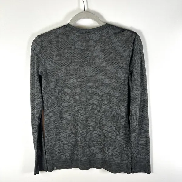 Lululemon Gray camo Breeze By Long Sleeve Women’s Size Medium Athletic Running‎ - Image 4