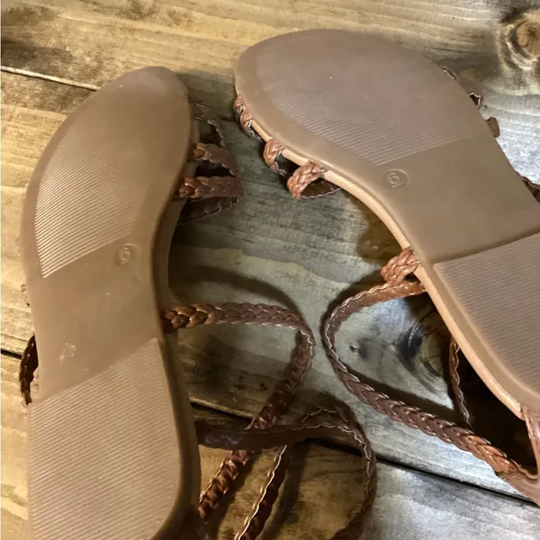 X/appeal Kayla Strappy braided gladiator flats. Size 6. - Image 11