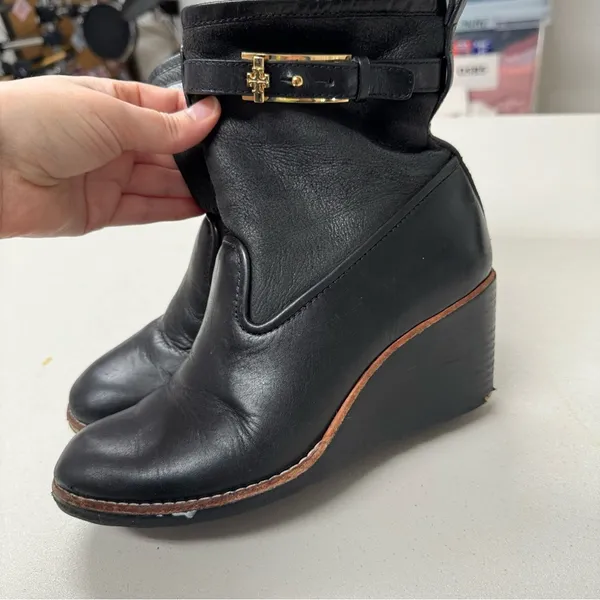 Tory Burch Black Leather Sherpa Lined Ankle Wedge Boots Booties Womens 8 Fall - Image 10