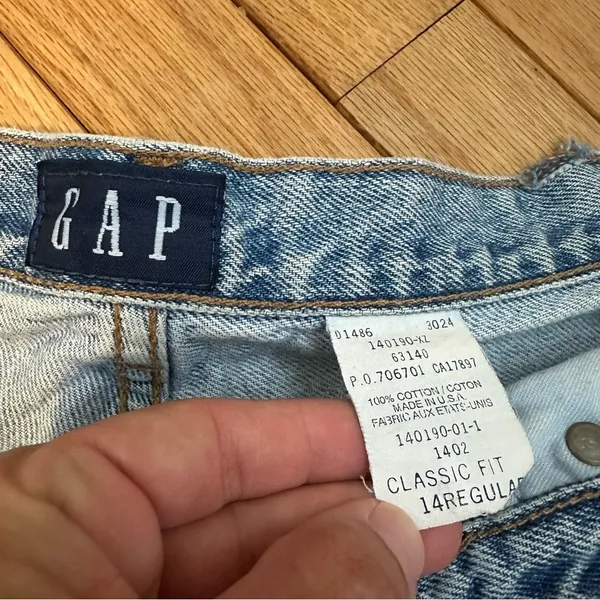 Gap Vintage Classic Fit Cutoff Distressed Denim Shorts Womens 14 - Image 2