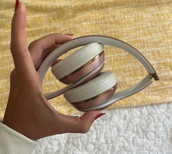 Beats Rose Gold Wireless Headphones - Image 3