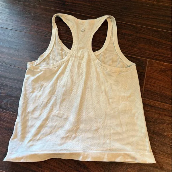 Lululemon size 4 Women's White Racerback Tank Top - Image 5