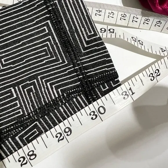 Lululemon Wunder Under Pant‎ (Hi-Rise) Maze Jacquard White Black W5AAYS Size 6 - Image 8