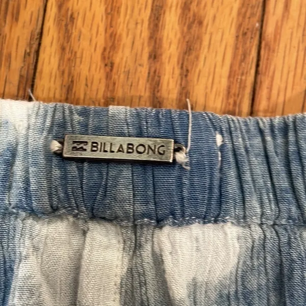 Billabong Tie Dye Rayon Dolphin Shorts‎ Women's Size S Blue White Casual Beach - Image 3