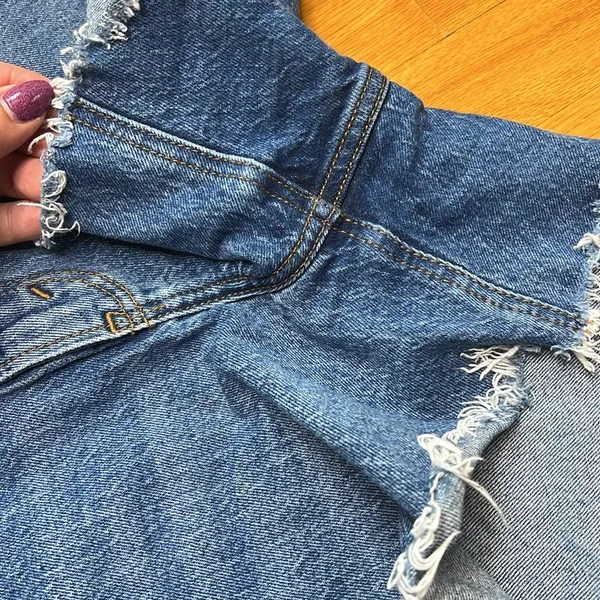 Abercrombie and Fitch 4” High Rise Mom Shorts - Image 5