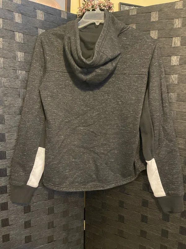 Adidas Women's Cropped Hoodie Sweatshirt Pullover Workout Size Small - Image 4