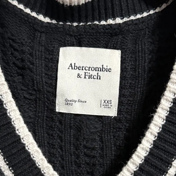 Abercrombie & Fitch Black Cable Knit Sweater Vest‎ Dark Academia Preppy Coquette - Image 4