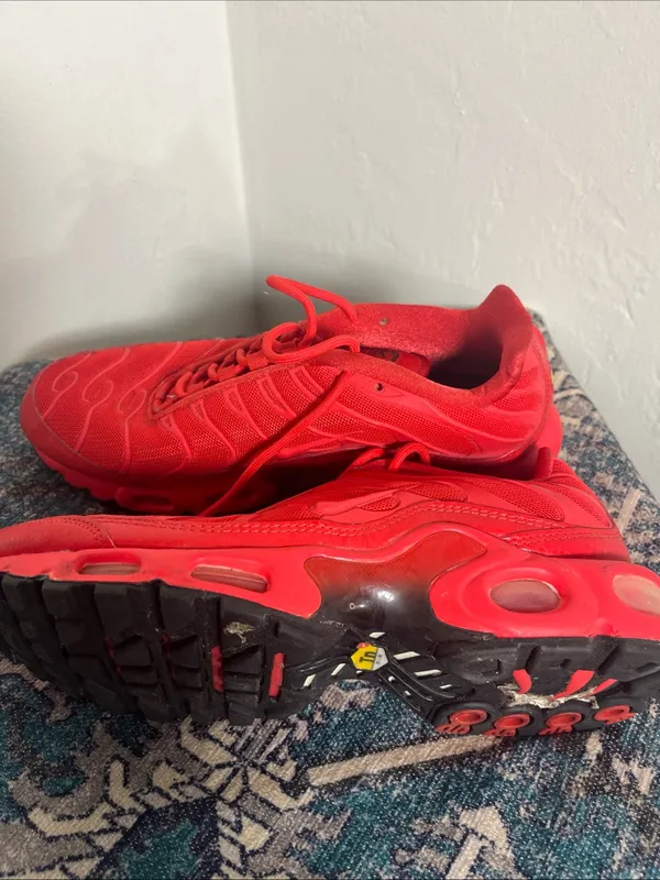 Nike All-Red Mesh Athletic Sneakers - Image 7