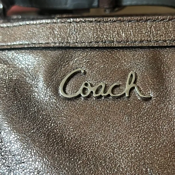 Coach Tote Bag Womens Large Bronze Metallic Leather Zip Shoulder Purse Charm - Image 7