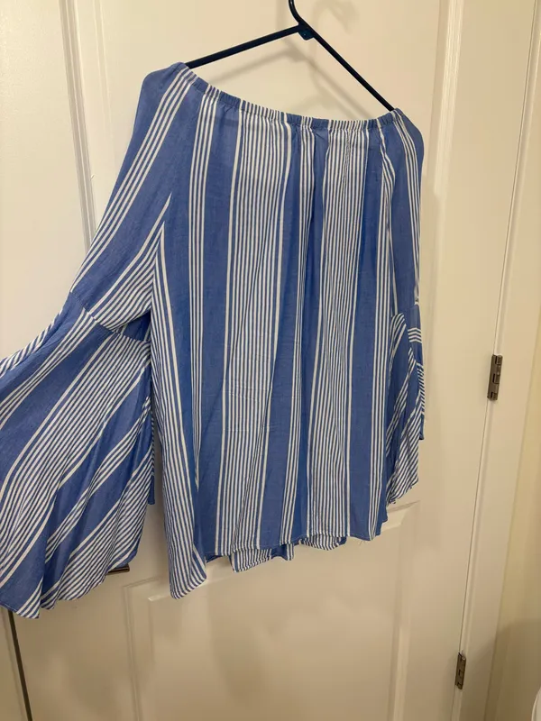 Flowy, bell sleeve blue/white top Blue Size M - Image 2