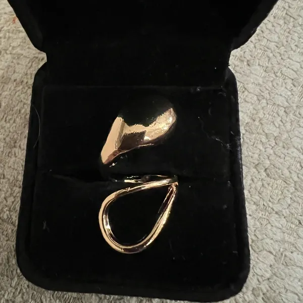 Women’s Gorgeous Golden Statement Ring Adjustable Size 7 - Image 2