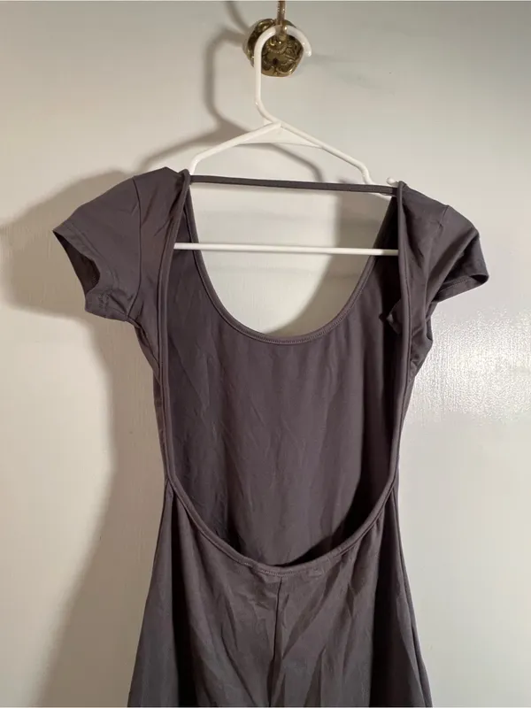 Women’s Size Small Athletic Romper Short Sleeve Open Back Dark Gray Scoop Neck‎ - Image 6