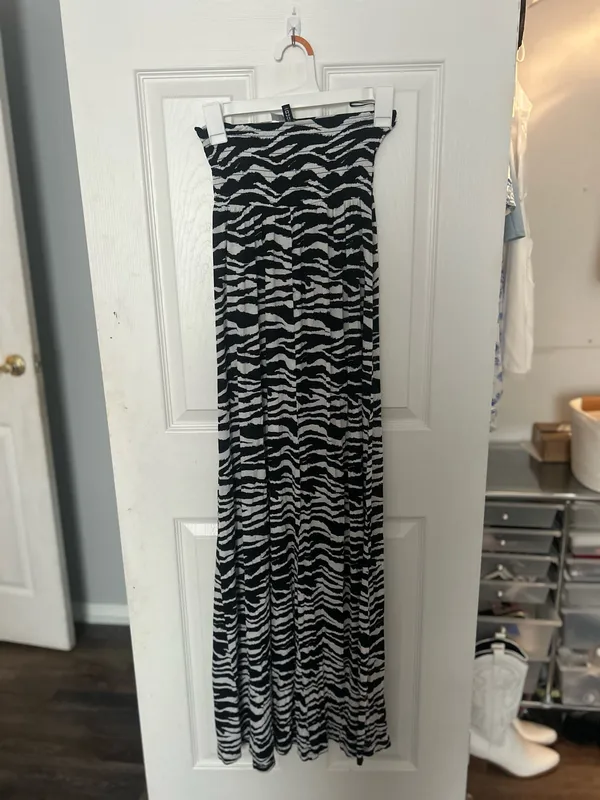 H&M Zebra Print Strapless Maxi Dress - Image 4