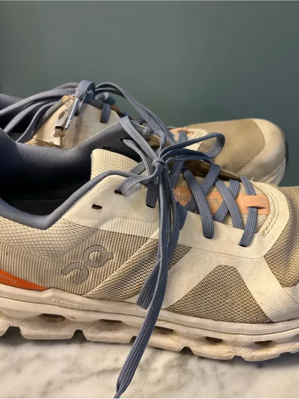 On Running Men's Athletic Shoes in Light Gray with Navy and Orange Accents - Image 2