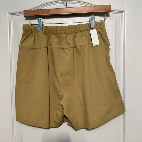 Fabletics Women Tan Khaki Athletic Running Shorts, Zipper‎ Pocket 5 Inch Inseam - Image 6