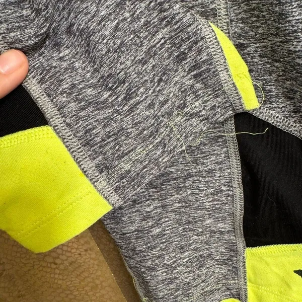 PINK Victorias Secret Yoga Gray Neon Green Black‎ Capri Leggings Pull On Large - Image 3