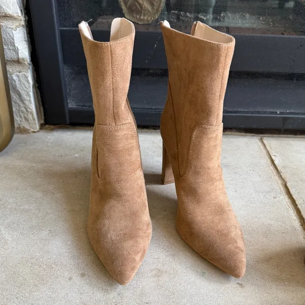 ⚜️ 3/$25 ⚜️ NWOT Lulus Phoenix Brown Suede Pointed-Toe Ankle Booties, size 8. - Image 3
