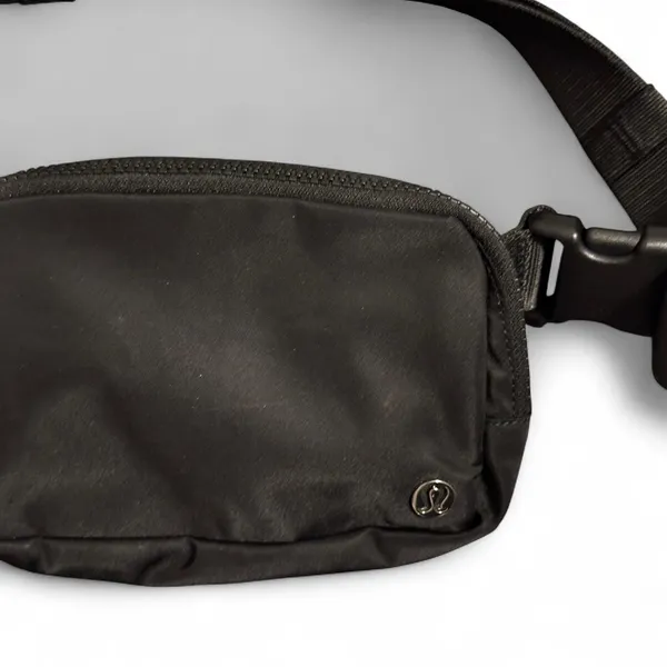 Women’s Signature Lulu Everywhere Belt Bag Light Athletic Travel Fanny Pack - Image 2