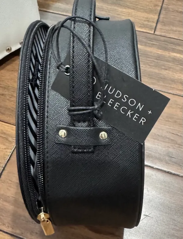 Hudson + Bleecker Preto Nomad Black Round Travel Kit Case - Image 6