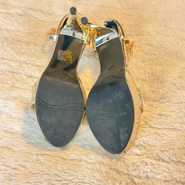 Gold high heels size 6.5 - Image 3