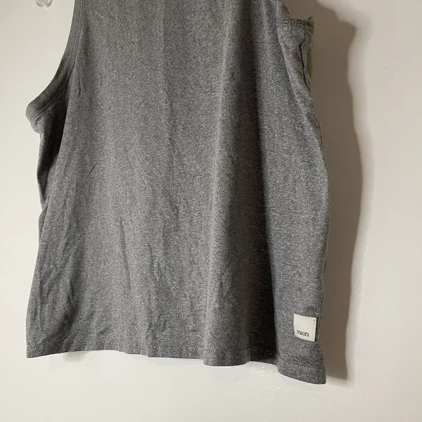 VUORI gray crew neck workout athletic tank top size medium - Image 2