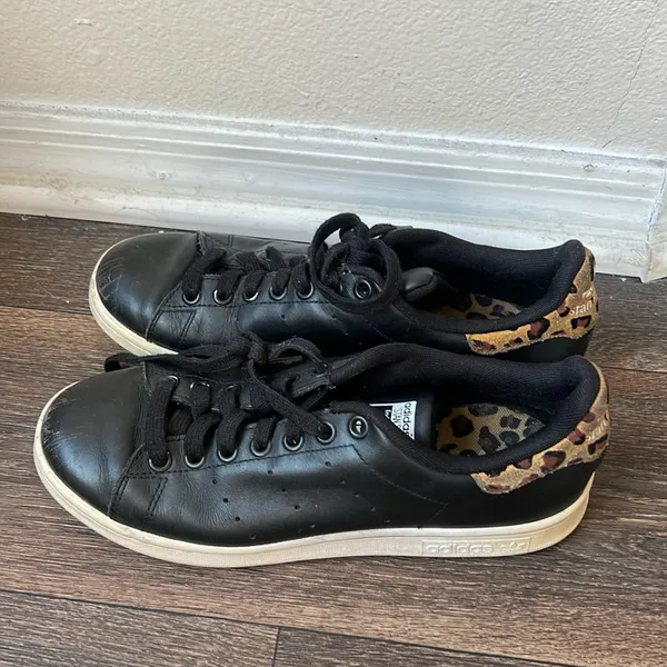 Stan Smith Shoe with leopard detail - Image 3